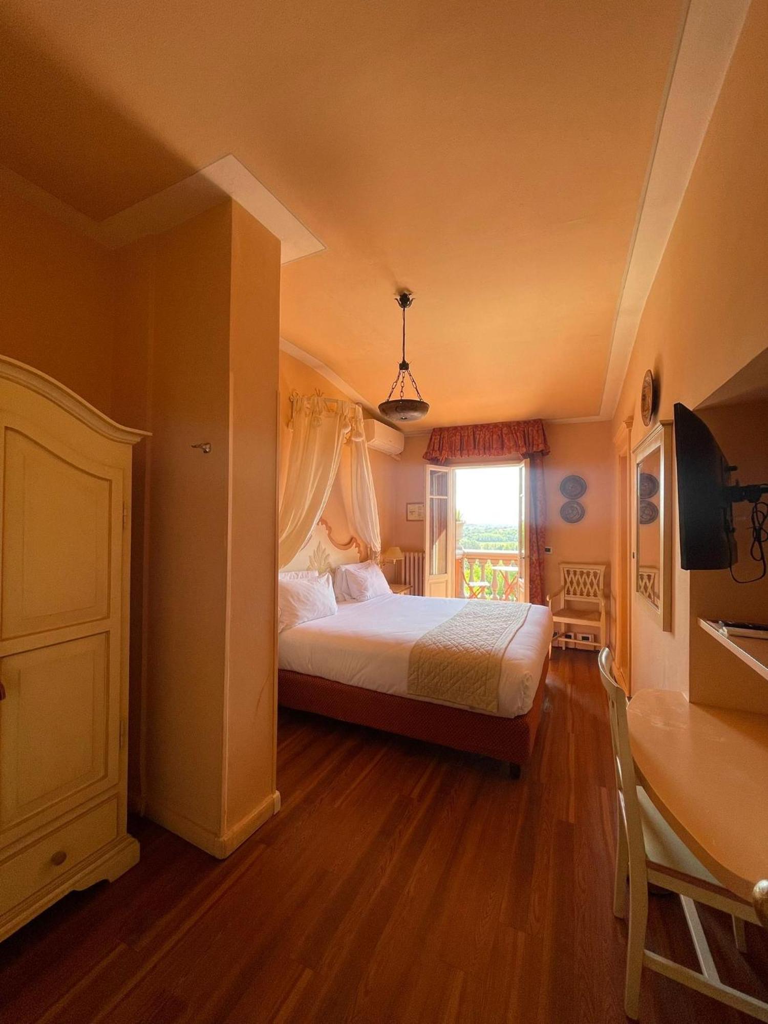 Hotel Quattro Gigli Montopoli in Val dʼArno